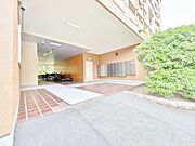 外と内をつなぐエントランスは、まさに顔となる場所。