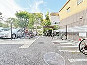 きちんと整備された駐輪場。住む方の心遣いが感じられます。
