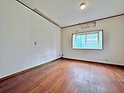 ベッドも十分に設置するスペースがあります。