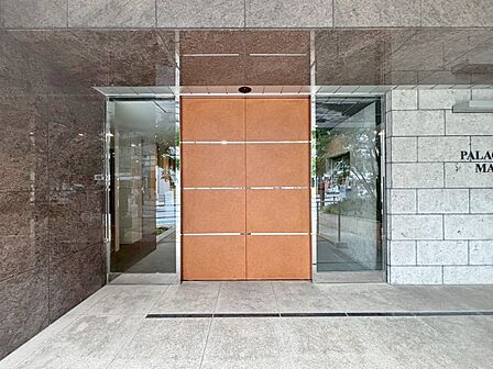 外と内をつなぐエントランスは、まさに顔となる場所。