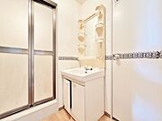何かと物が増える場所だからこそ、スッキリと見映えの良い空間に。