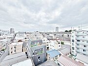 窓を開けると広がる青空。心をリフレッシュして日々を過ごしていきましょう。