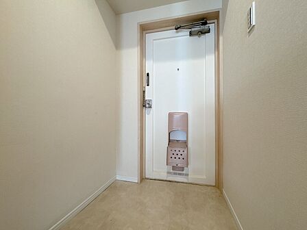 シューズボックスを完備した玄関です。