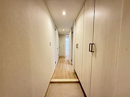 シューズボックスを完備した玄関です。