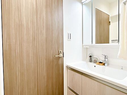 何かと物が増える場所だからこそ、スッキリと見映えの良い空間に。