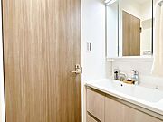 何かと物が増える場所だからこそ、スッキリと見映えの良い空間に。