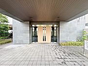 外と内をつなぐエントランスは、まさに顔となる場所。
