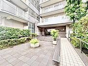 外と内をつなぐエントランスは、まさに顔となる場所。