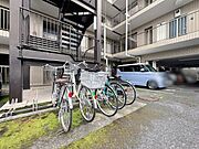きちんと整備された駐輪場。住む方の心遣いが感じられます。