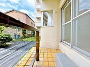 暮らしの中で、光と風を演出してくれるバルコニー。