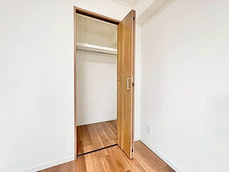 居室にはクローゼットがあり、荷物もスッキリ収納して快適にお過ごしいただけます。