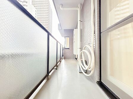暮らしの中で、光と風を演出してくれるバルコニー。