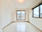 書斎にするなり、寝室するなりこの1室をどうアレンジするかを想像するだけで夢が膨らみますね。