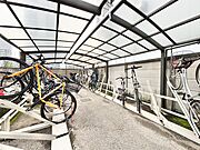 きちんと整備された駐輪場。住む方の心遣いが感じられます。