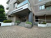 外と内をつなぐエントランスは、まさに顔となる場所。