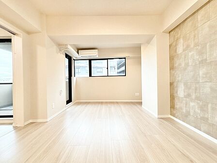 飾り過ぎないシンプルな内装と偏り過ぎないデザインで統一しました。