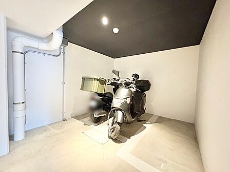 駐輪場だけでなくバイク置き場も併設されております。