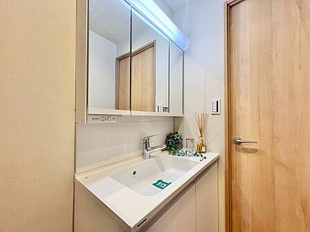 何かと物が増える場所だからこそ、スッキリと見映えの良い空間に。