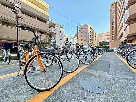 きちんと整備された駐輪場。住む方の心遣いが感じられます。