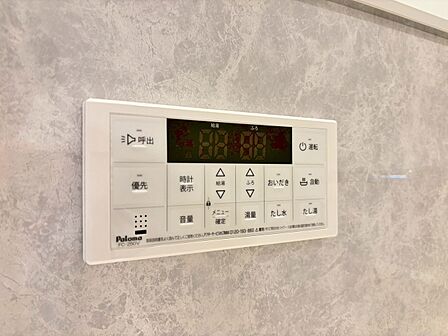 見やすい画面で操作しやすい給湯パネルです。