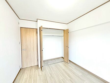 居室にはクローゼットがあり、荷物もスッキリ収納して快適にお過ごしいただけます。