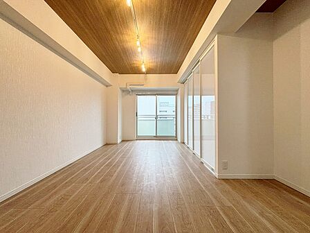忙しく過ぎゆく日常を置き去るほど、ゆったりした時間が流れるリビング。