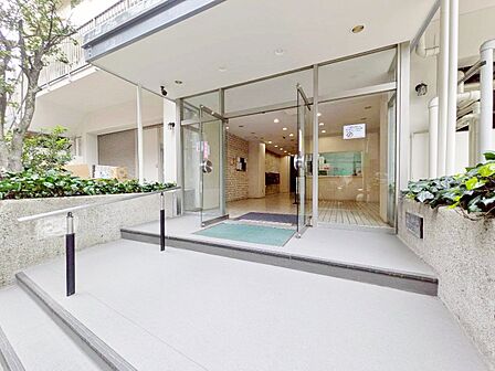 外と内をつなぐエントランスは、まさに顔となる場所。