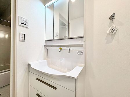 何かと物が増える場所だからこそ、スッキリと見映えの良い空間に。