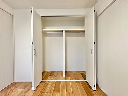 居室にはクローゼットがあり、荷物もスッキリ収納して快適にお過ごしいただけます。