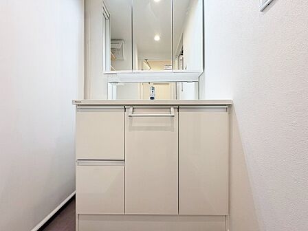 何かと物が増える場所だからこそ、スッキリと見映えの良い空間に。