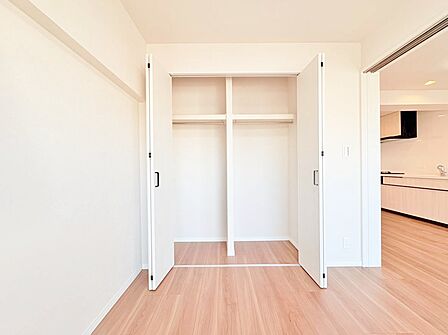 居室にはクローゼットがあり、荷物もスッキリ収納して快適にお過ごしいただけます。
