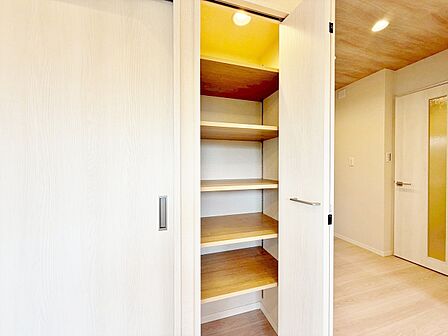 居室にはクローゼットがあり、荷物もスッキリ収納して快適にお過ごしいただけます。