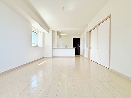 忙しく過ぎゆく日常を置き去るほど、ゆったりした時間が流れるリビング。