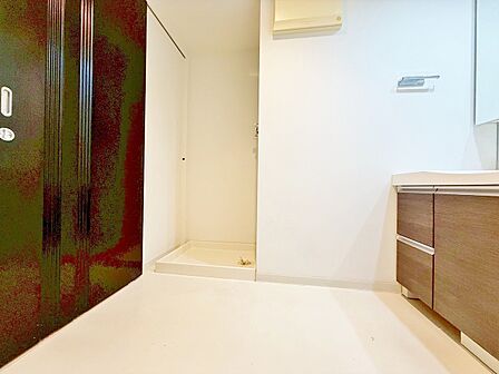 清潔感と心地よさを重視した、上質感漂うパウダールーム。