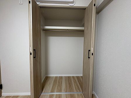 居室にはクローゼットがあり、荷物もスッキリ収納して快適にお過ごしいただけます。