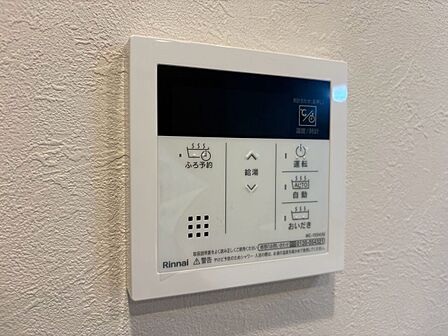 見やすい画面で操作しやすい給湯パネルです。