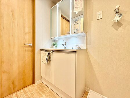 何かと物が増える場所だからこそ、スッキリと見映えの良い空間に。