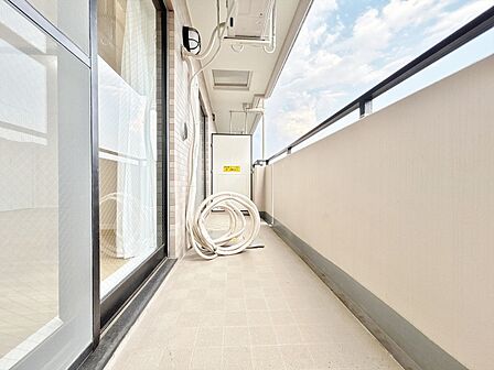 暮らしの中で、光と風を演出してくれるバルコニー。