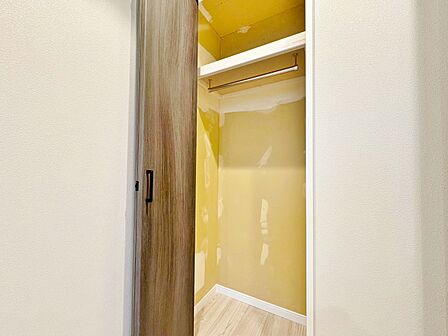 居室にはクローゼットがあり、荷物もスッキリ収納して快適にお過ごしいただけます。