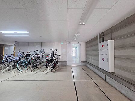 きちんと整備された駐輪場。住む方の心遣いが感じられます。