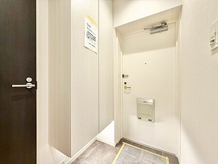 シューズボックスを完備した玄関です。