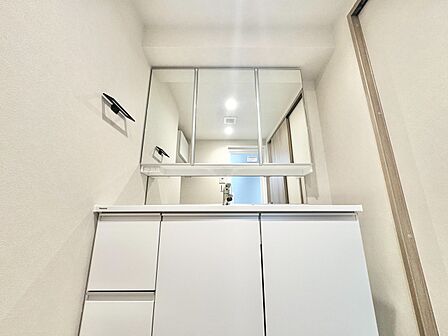 何かと物が増える場所だからこそ、スッキリと見映えの良い空間に。