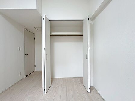 居室にはクローゼットがあり、荷物もスッキリ収納して快適にお過ごしいただけます。