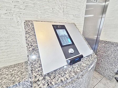 オートロックを備えておりますので、セキュリティ面でも安心です。