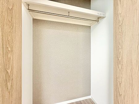 居室にはクローゼットがあり、荷物もスッキリ収納して快適にお過ごしいただけます。