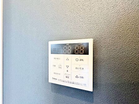 見やすい画面で操作しやすい給湯パネルです。