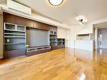 居心地の良い空気感は、暮らしのステージを彩り、心からのやすらぎと満足感を与えてくれます。