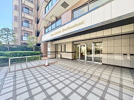 外と内をつなぐエントランスは、まさに顔となる場所。