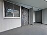 玄関：玄関を開ければ、そこは安らぎのご自宅。