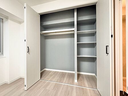 居室にはクローゼットがあり、荷物もスッキリ収納して快適にお過ごしいただけます。